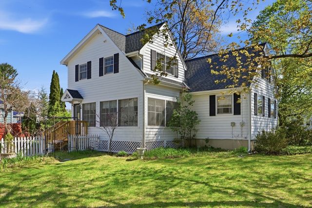 3 Linden St, Chelmsford, MA 01824