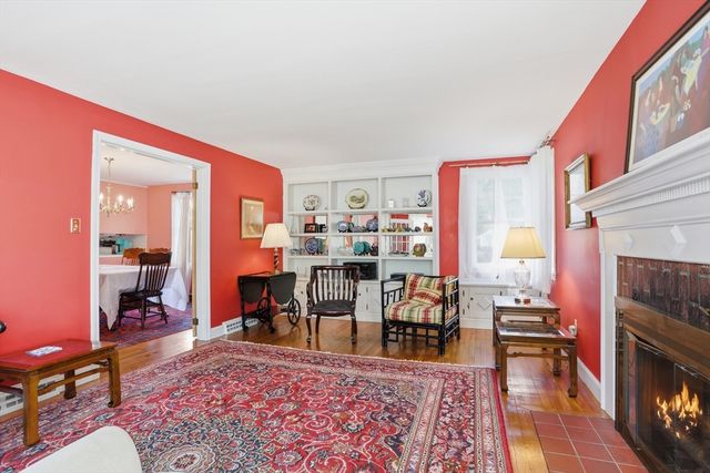 3 Linden St, Chelmsford, MA 01824
