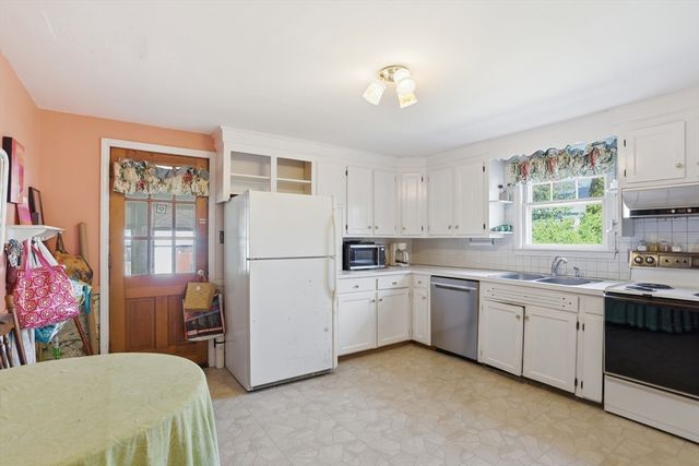 3 Linden St, Chelmsford, MA 01824