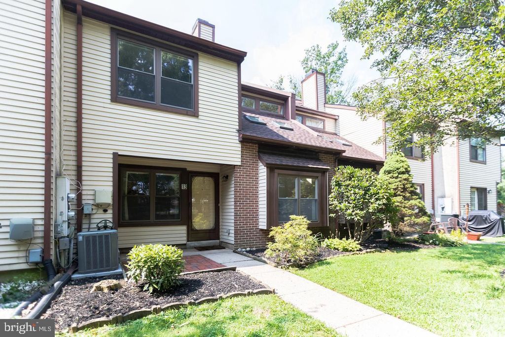 13 HEATHER CT, Newtown, PA 18940
