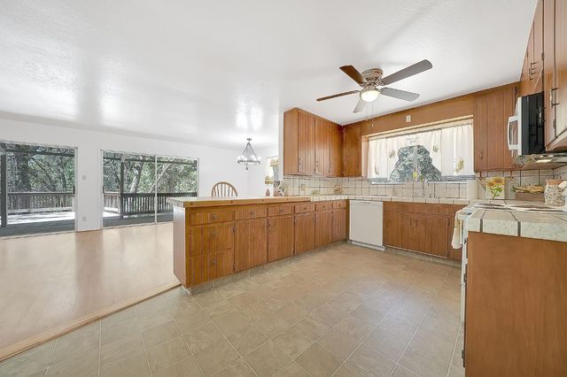 148 Sandy Gulch Ln, West Point, CA 95255