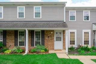 1257 Downing Street, Roselle, IL 60172