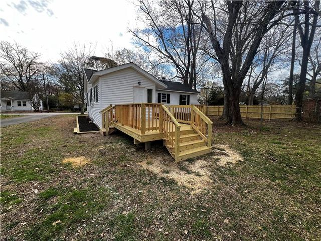 122 Turlington RD, Newport News, VA 23606