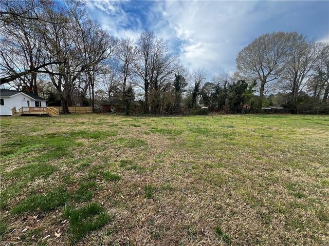 122 Turlington RD, Newport News, VA 23606