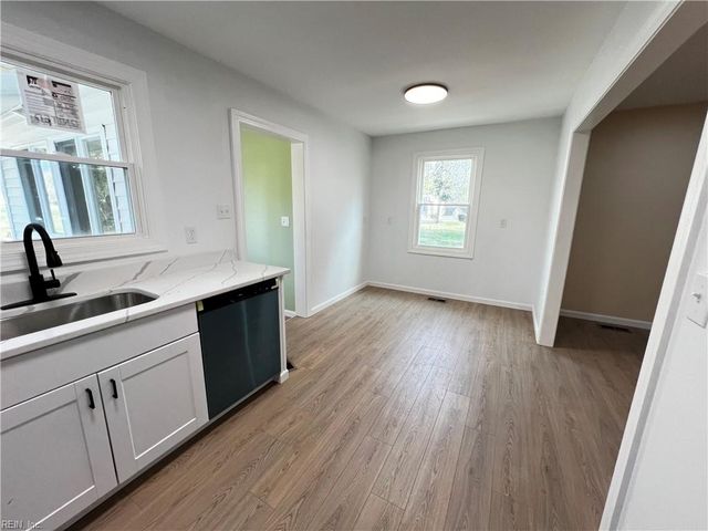 122 Turlington RD, Newport News, VA 23606