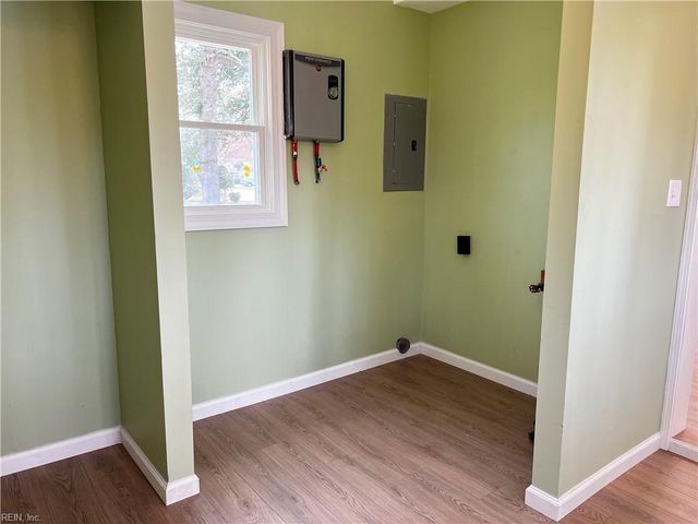 122 Turlington RD, Newport News, VA 23606