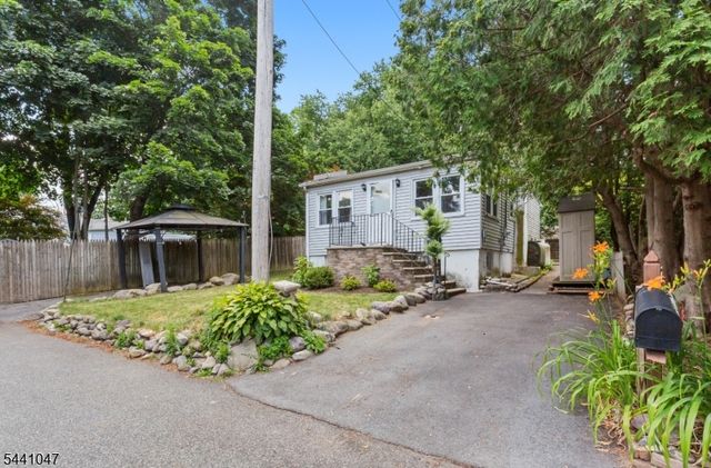 1 Highland Ave, West Milford Twp., NJ 07480