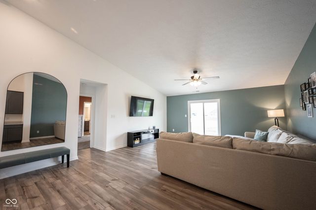 8194 Copperleaf Lane, Pendleton, IN 46064