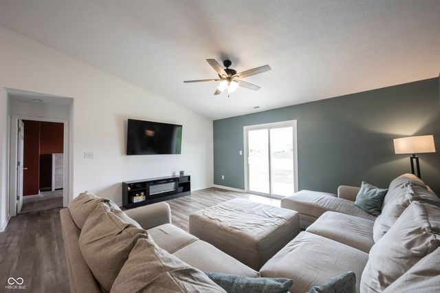 8194 Copperleaf Lane, Pendleton, IN 46064