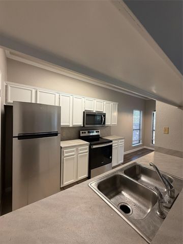 6501 Columbia Oaks CT 3B, Austin, TX 78759