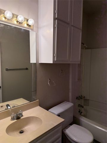 6501 Columbia Oaks CT 3B, Austin, TX 78759