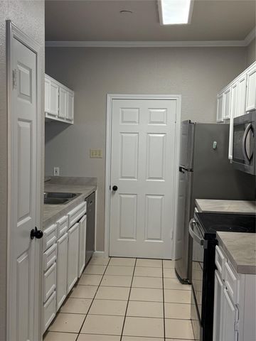 6501 Columbia Oaks CT 3B, Austin, TX 78759