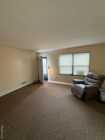 21554 W Davison Street, Detroit, MI 48223