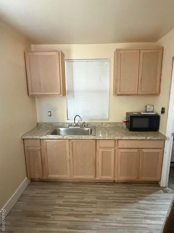 21554 W Davison Street, Detroit, MI 48223