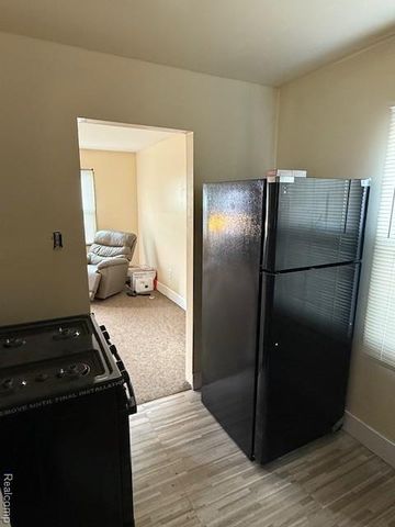 21554 W Davison Street, Detroit, MI 48223