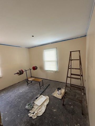 21554 W Davison Street, Detroit, MI 48223