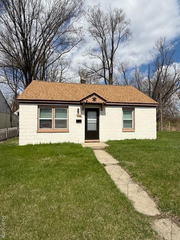 21554 W Davison Street, Detroit, MI 48223