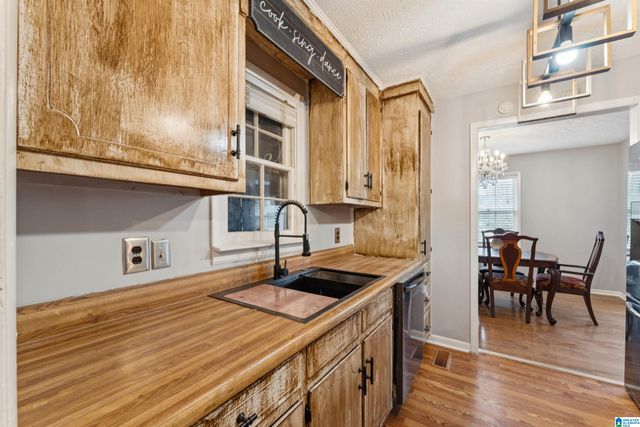 1112 DOGWOOD CIRCLE, Sylacauga, AL 35150