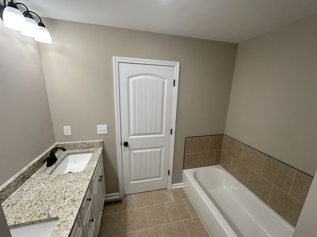 82 WL White LN, Red Boiling Springs, TN 37150