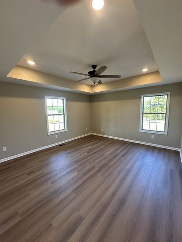 82 WL White LN, Red Boiling Springs, TN 37150