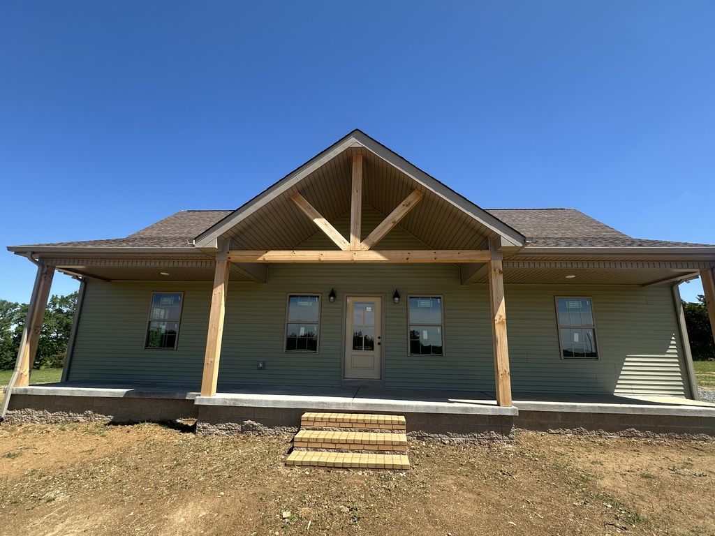 82 WL White LN, Red Boiling Springs, TN 37150