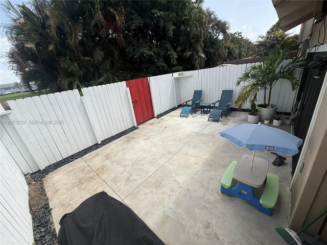 1925 SW 81st Terrace, Davie, FL 33324