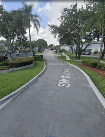 1925 SW 81st Terrace, Davie, FL 33324