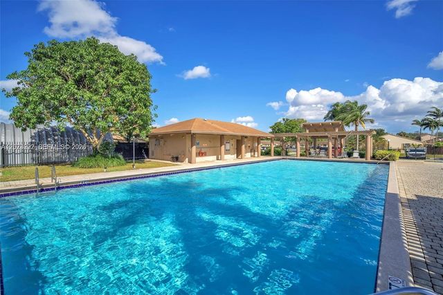 1925 SW 81st Terrace, Davie, FL 33324