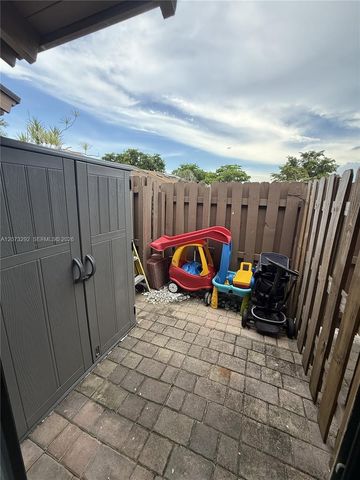 1925 SW 81st Terrace, Davie, FL 33324