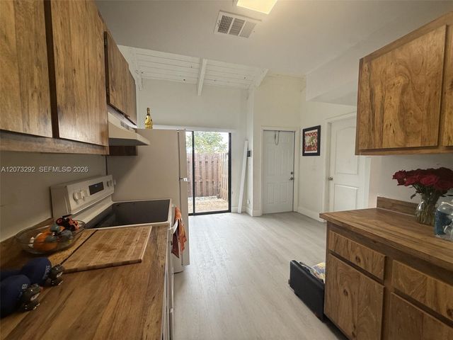 1925 SW 81st Terrace, Davie, FL 33324