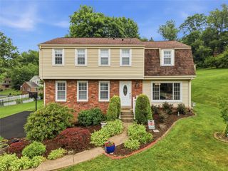 2475 Southvue, Upper St Clair, PA 15241