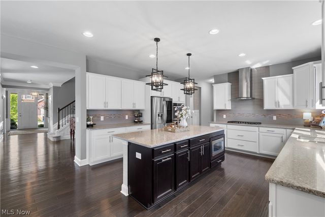111 Harvester Drive, Copley, OH 44321