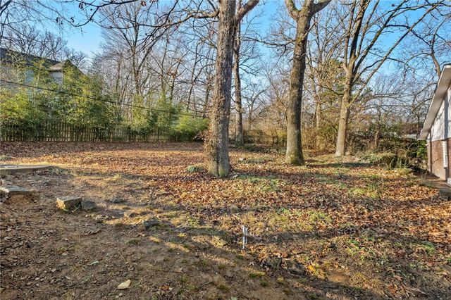 1223 E Hope Street, Fayetteville, AR 72701