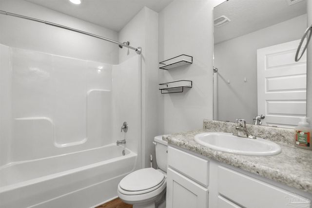 5280 Peach Dr, Pace, FL 32571