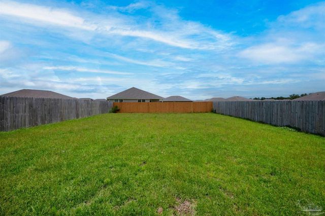 5280 Peach Dr, Pace, FL 32571