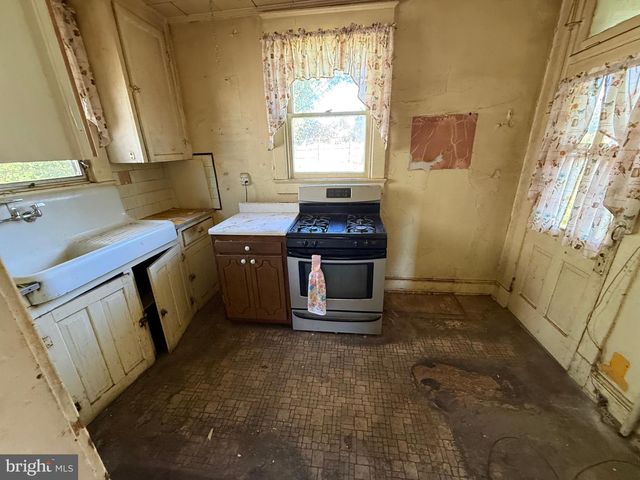 5001 ROSS RD, Baltimore, MD 21214