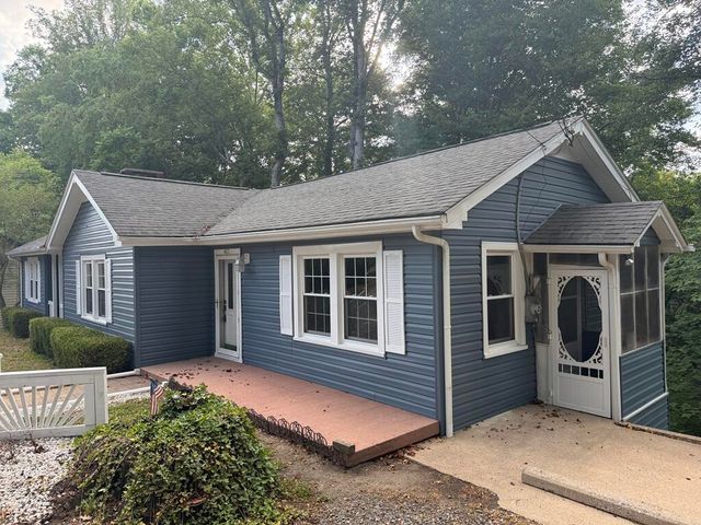 407 Ridgewood RD, Bassett, VA 24055