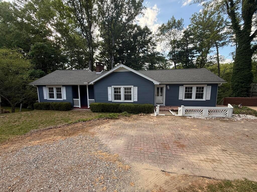 407 Ridgewood RD, Bassett, VA 24055