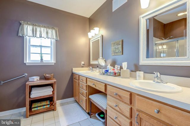 21 KRISTIAN DR, Sicklerville, NJ 08081