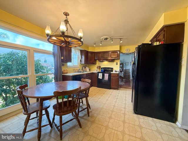 4 BELLOWS LN, Cherry Hill, NJ 08002