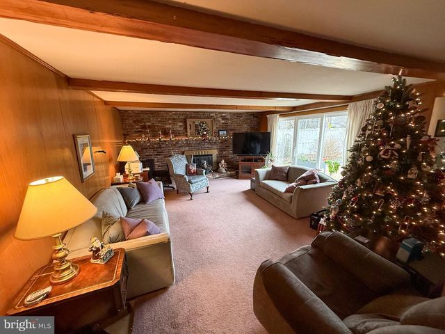 4 BELLOWS LN, Cherry Hill, NJ 08002