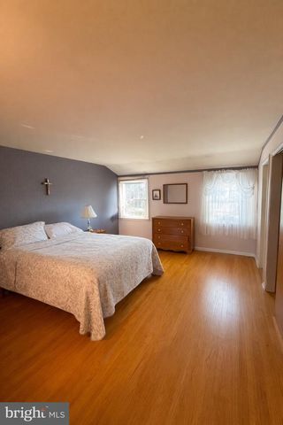 4 BELLOWS LN, Cherry Hill, NJ 08002