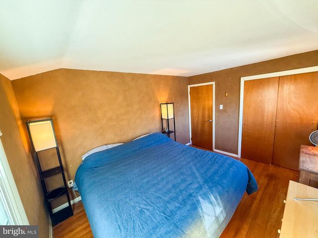 4 BELLOWS LN, Cherry Hill, NJ 08002