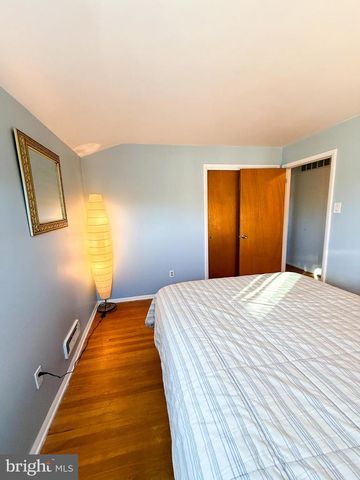 4 BELLOWS LN, Cherry Hill, NJ 08002