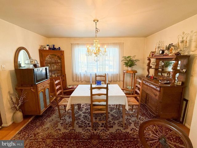 4 BELLOWS LN, Cherry Hill, NJ 08002