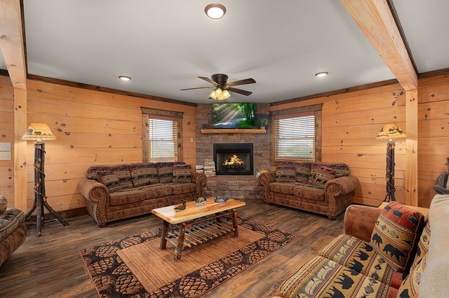 136 Pack Creek, Blue Ridge, GA 30513