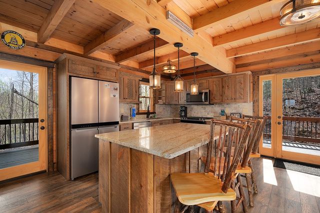 136 Pack Creek, Blue Ridge, GA 30513
