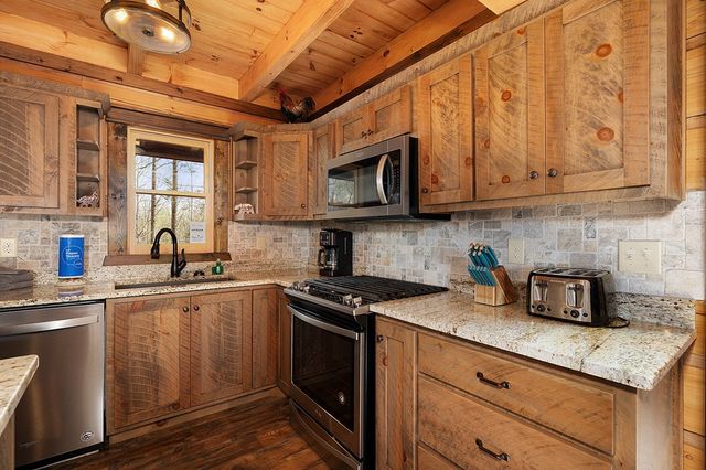 136 Pack Creek, Blue Ridge, GA 30513