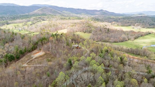136 Pack Creek, Blue Ridge, GA 30513