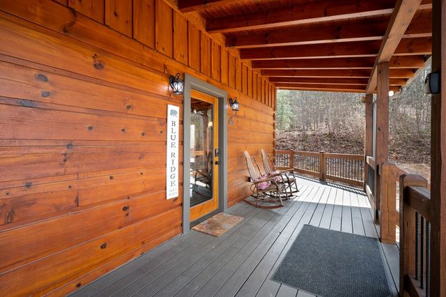 136 Pack Creek, Blue Ridge, GA 30513